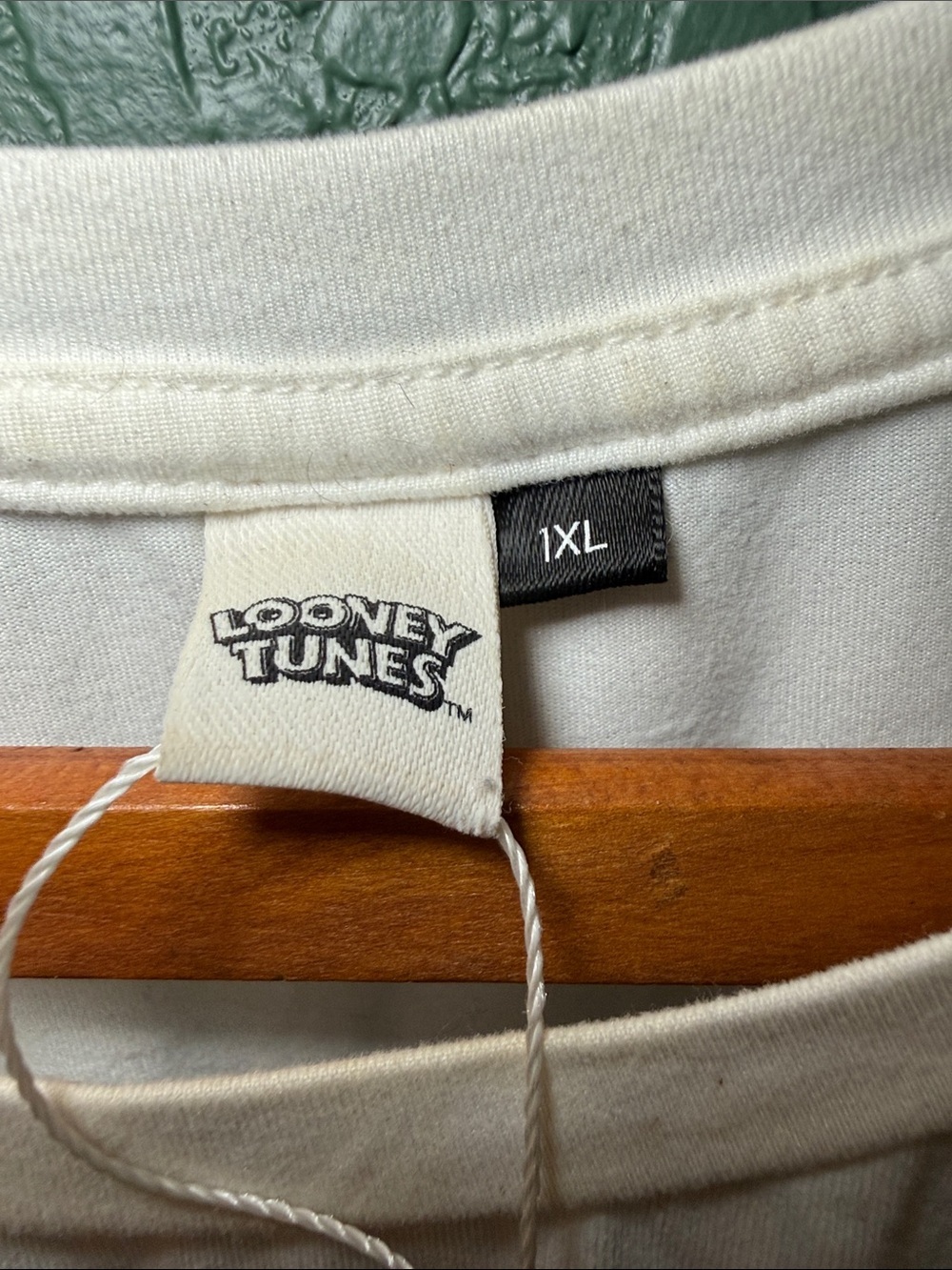 Warner Bros Looney Tunes Bugs Bunny T-shirt XL - Picture 5 of 6